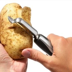 OXO STEEL Swivel Peeler -Avanti store STL 3121700 8d 1024x1024